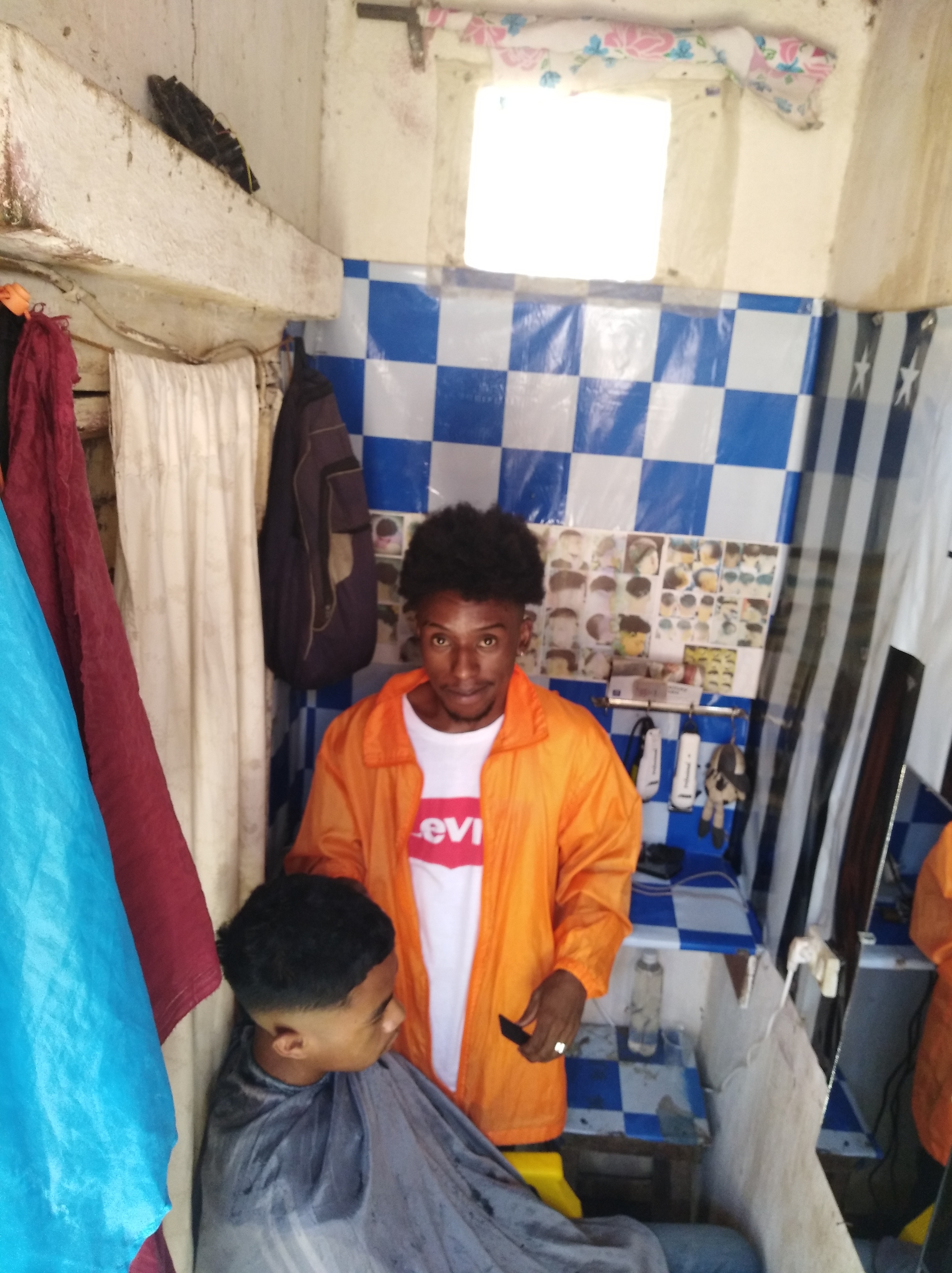 Ancien élève devenu artisan coiffeur